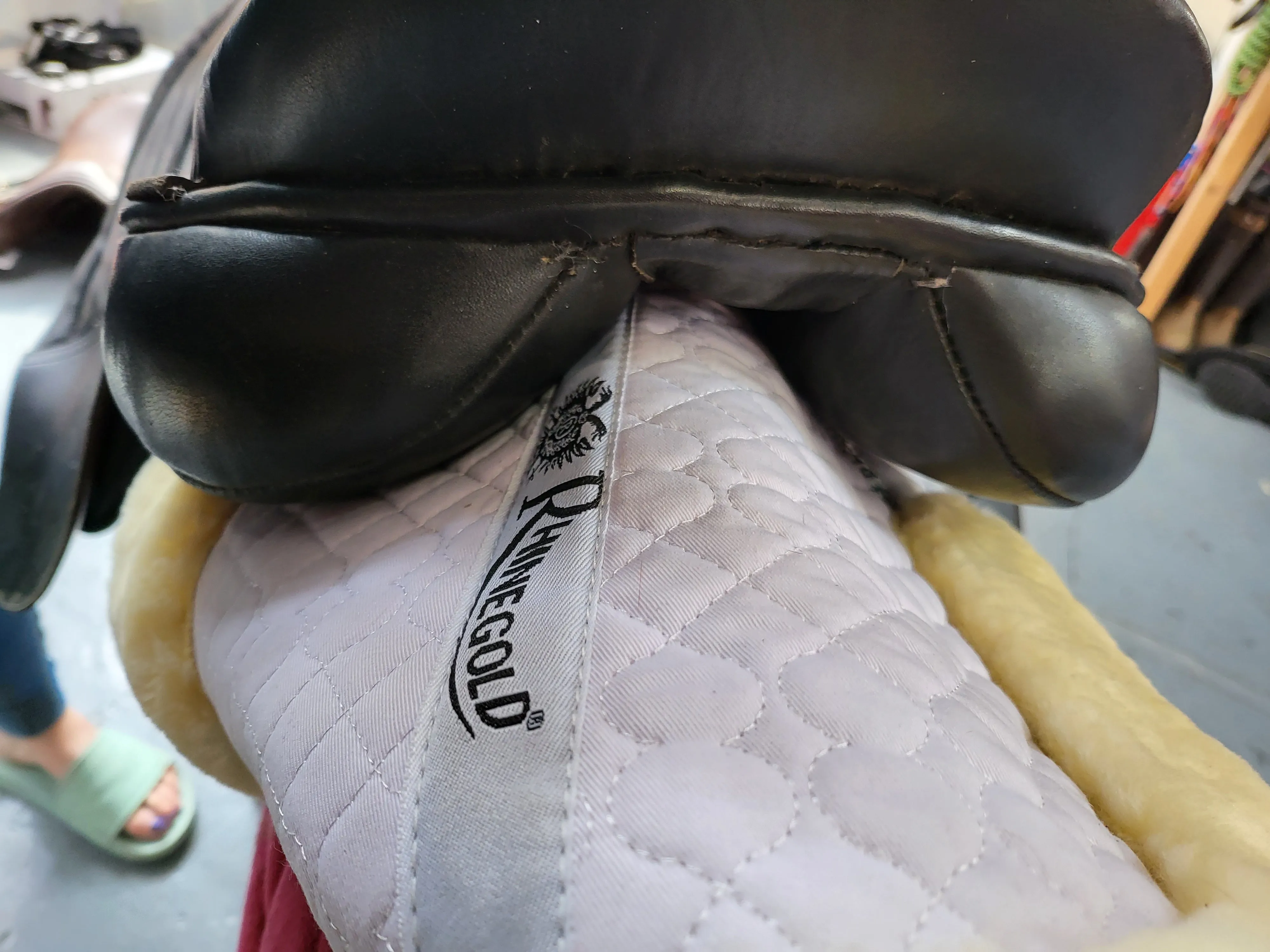 17" Black WIDE SADDLE