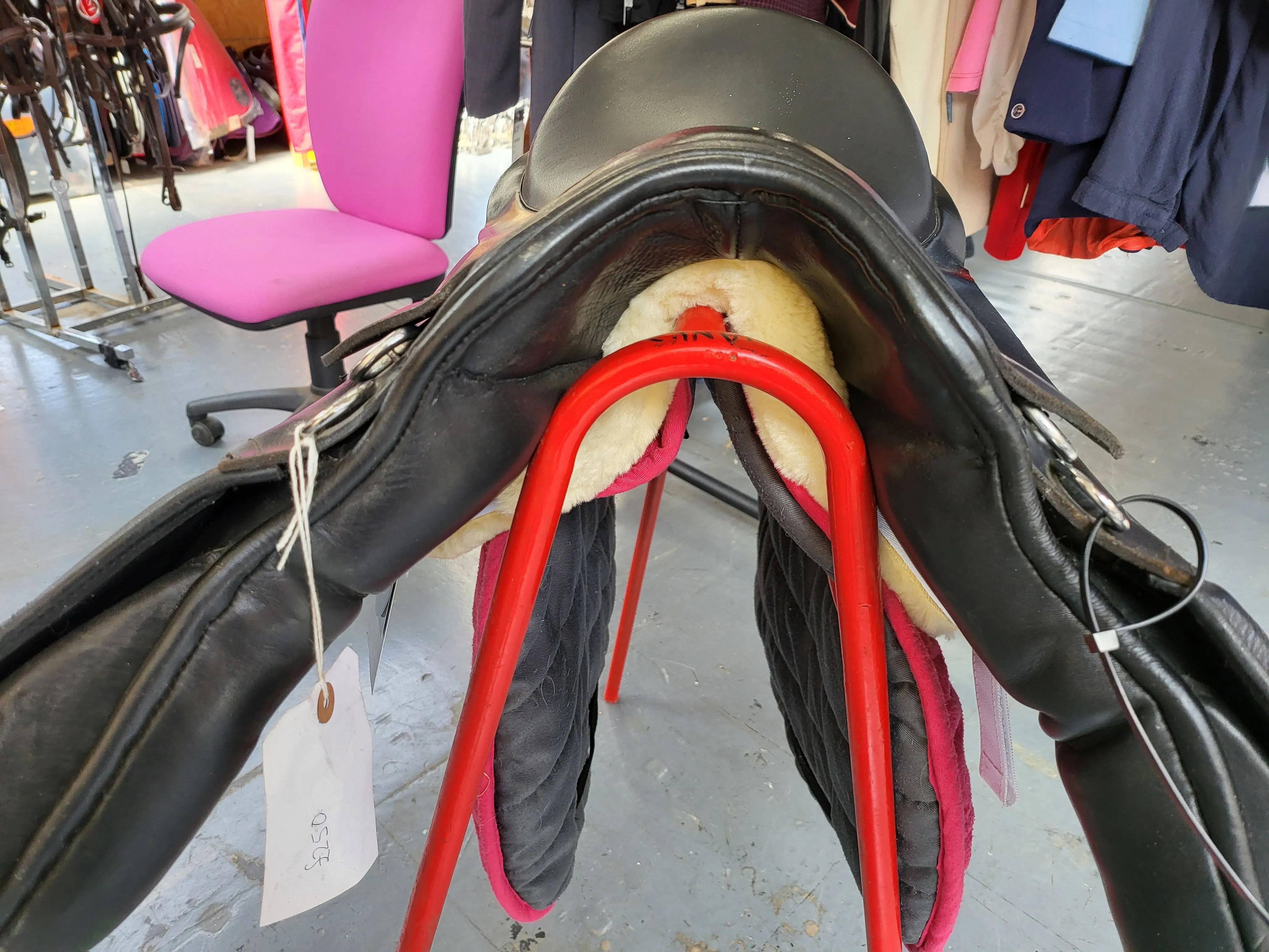 17" Black WIDE SADDLE