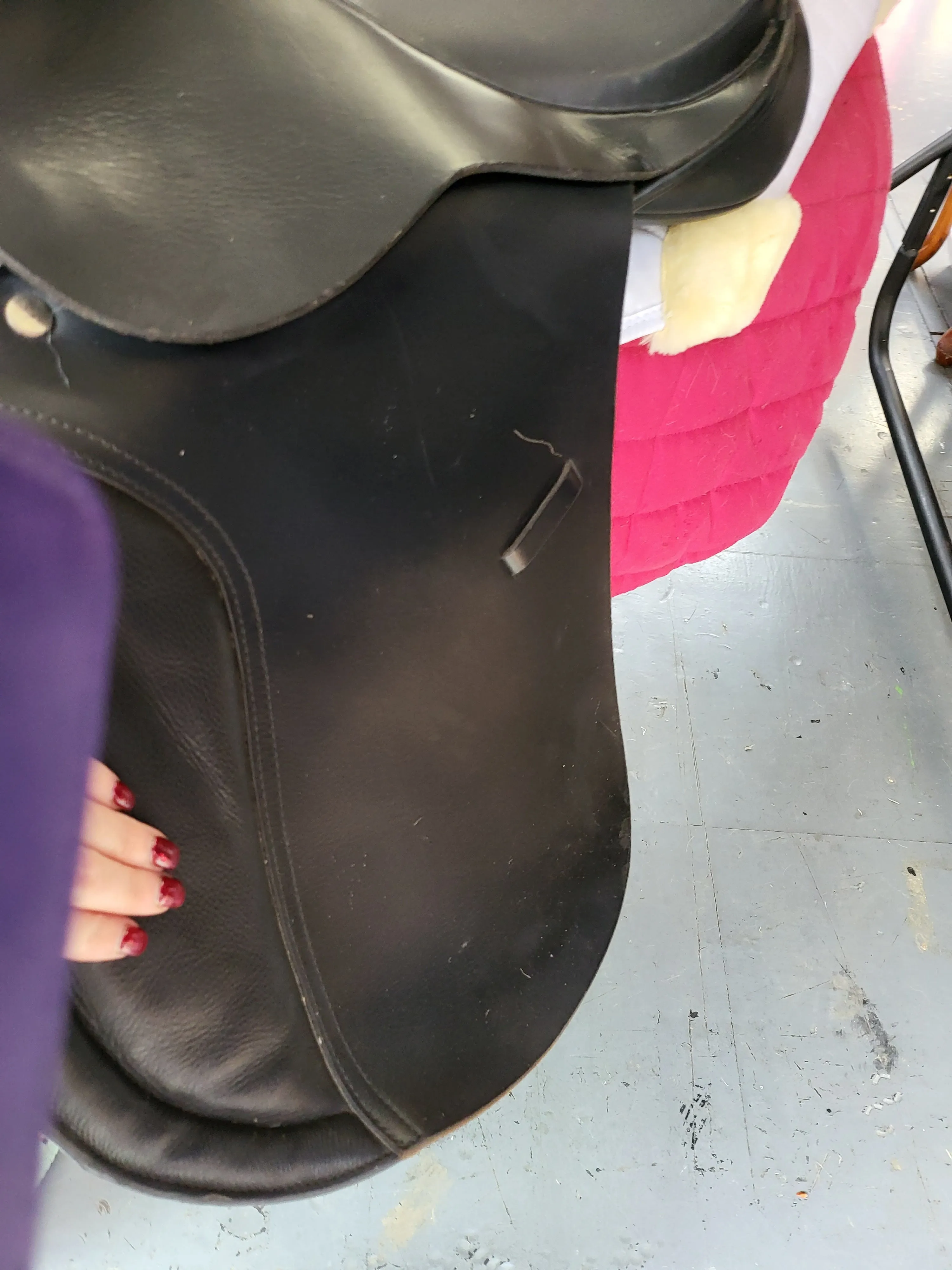 17" Black WIDE SADDLE