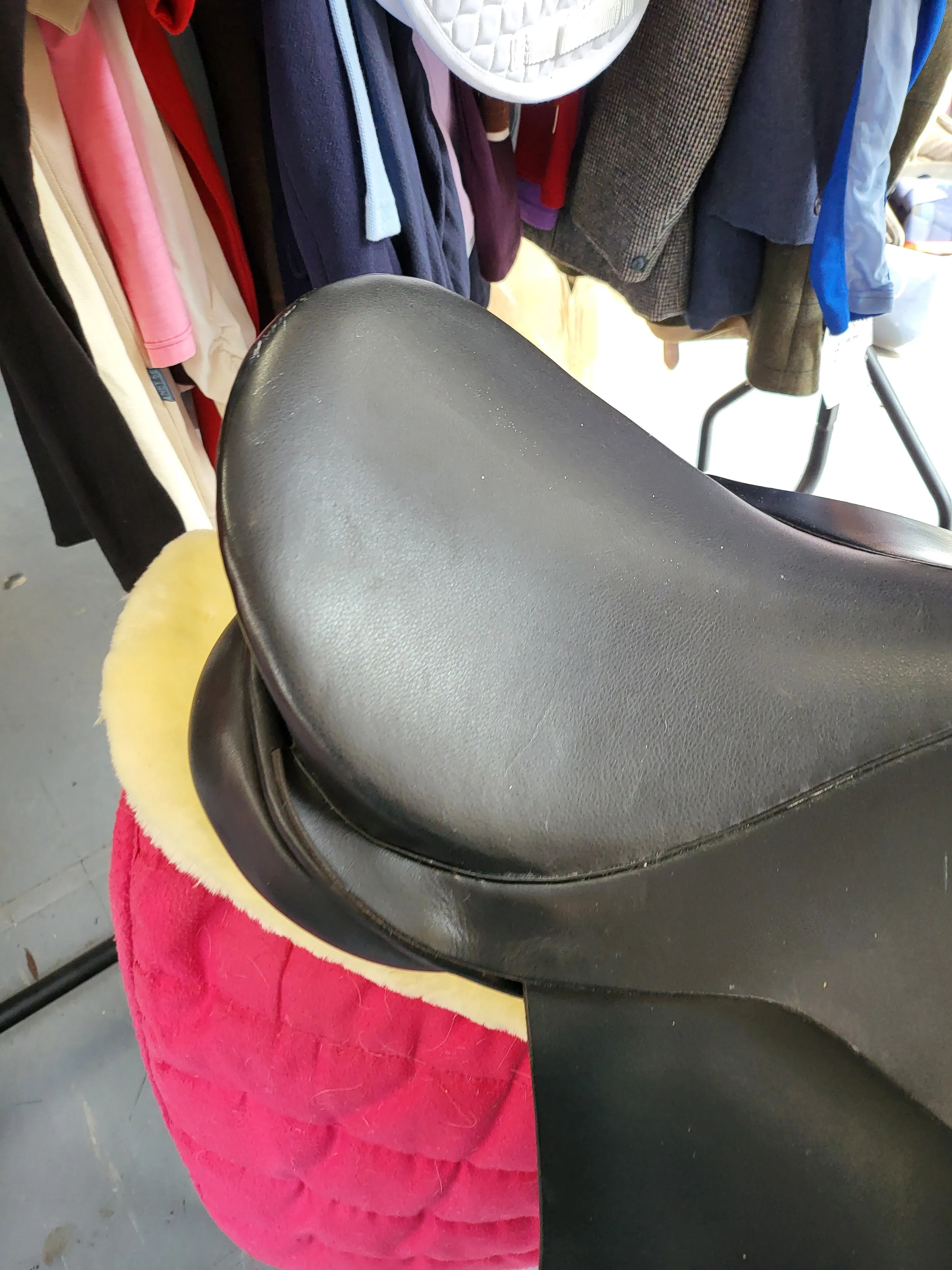 17" Black WIDE SADDLE