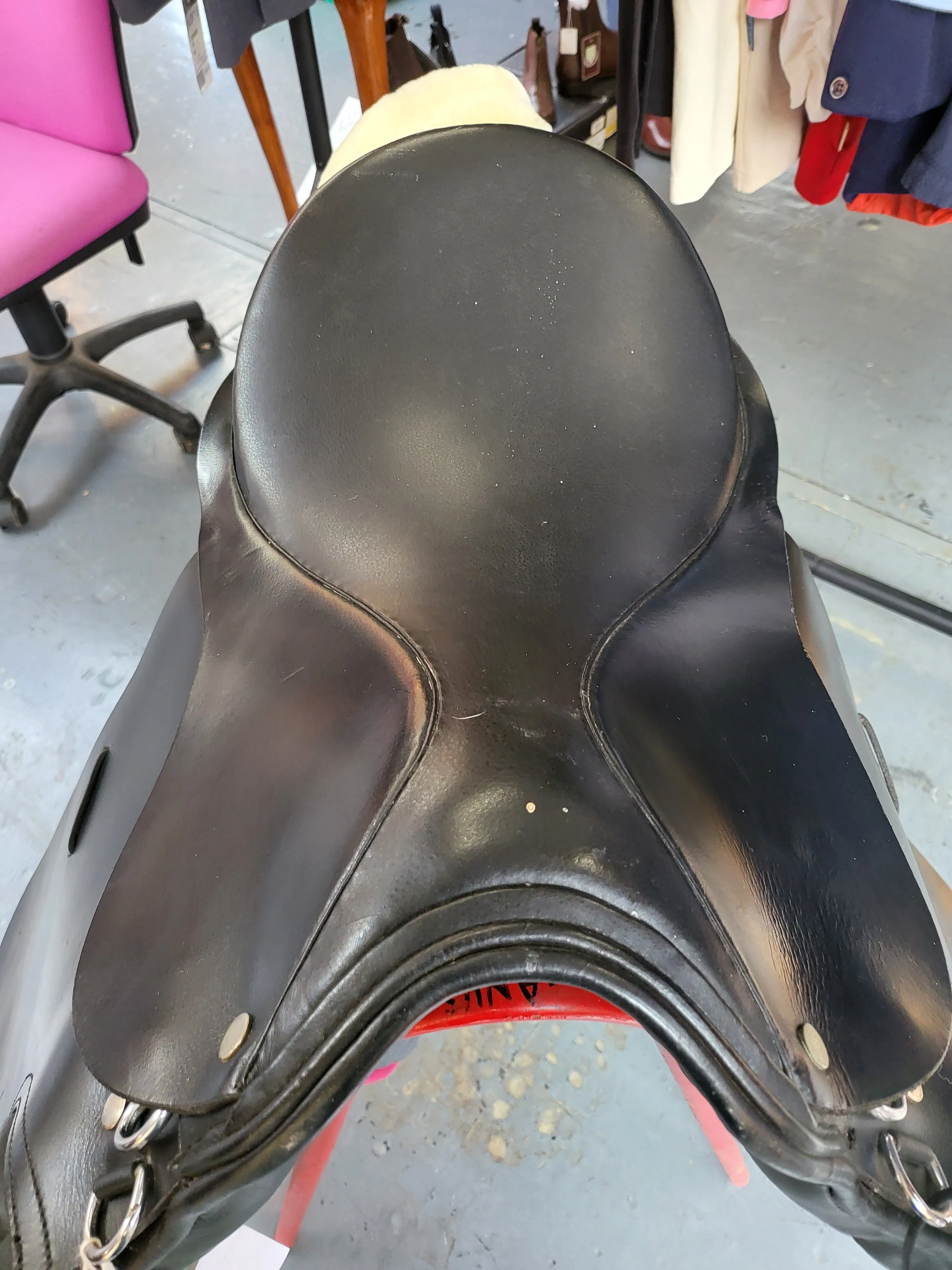 17" Black WIDE SADDLE