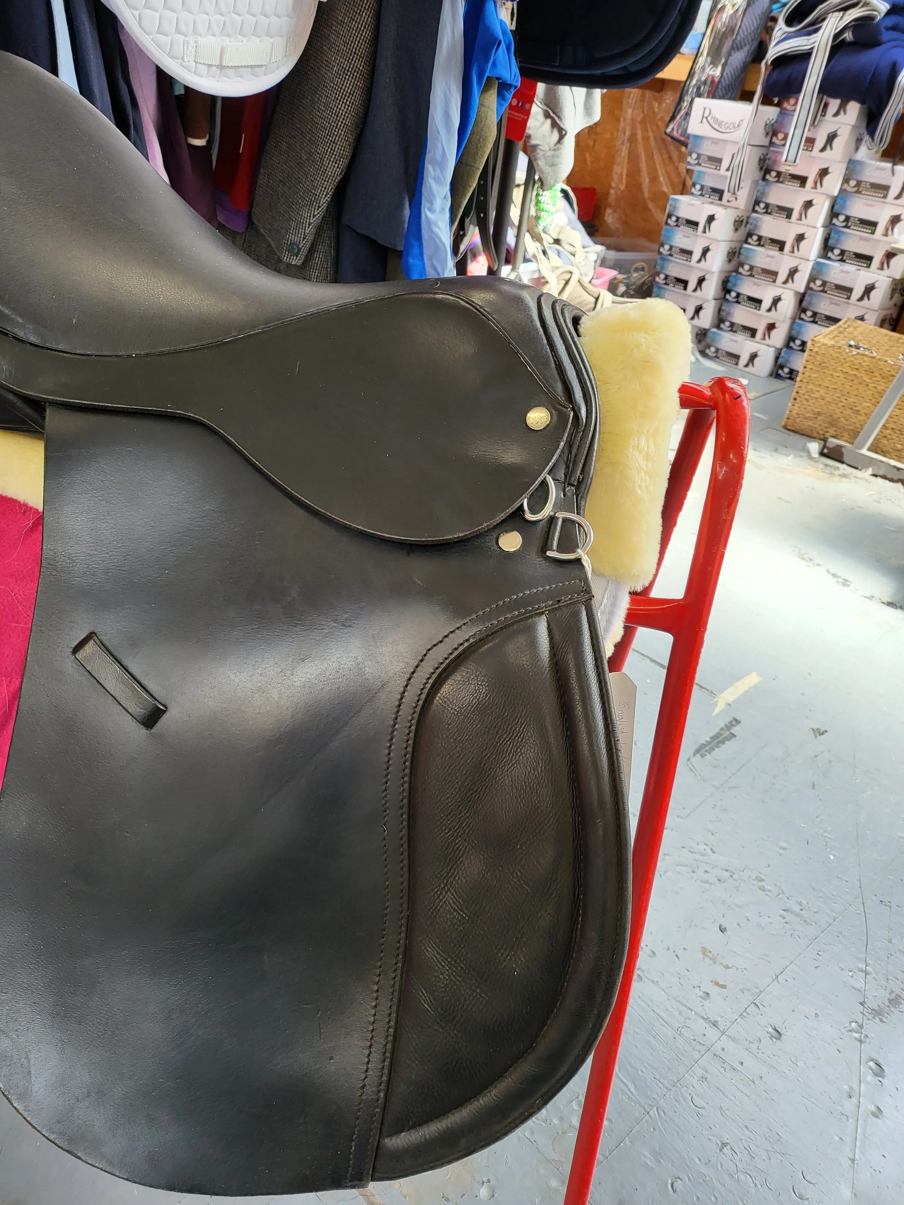 17" Black WIDE SADDLE