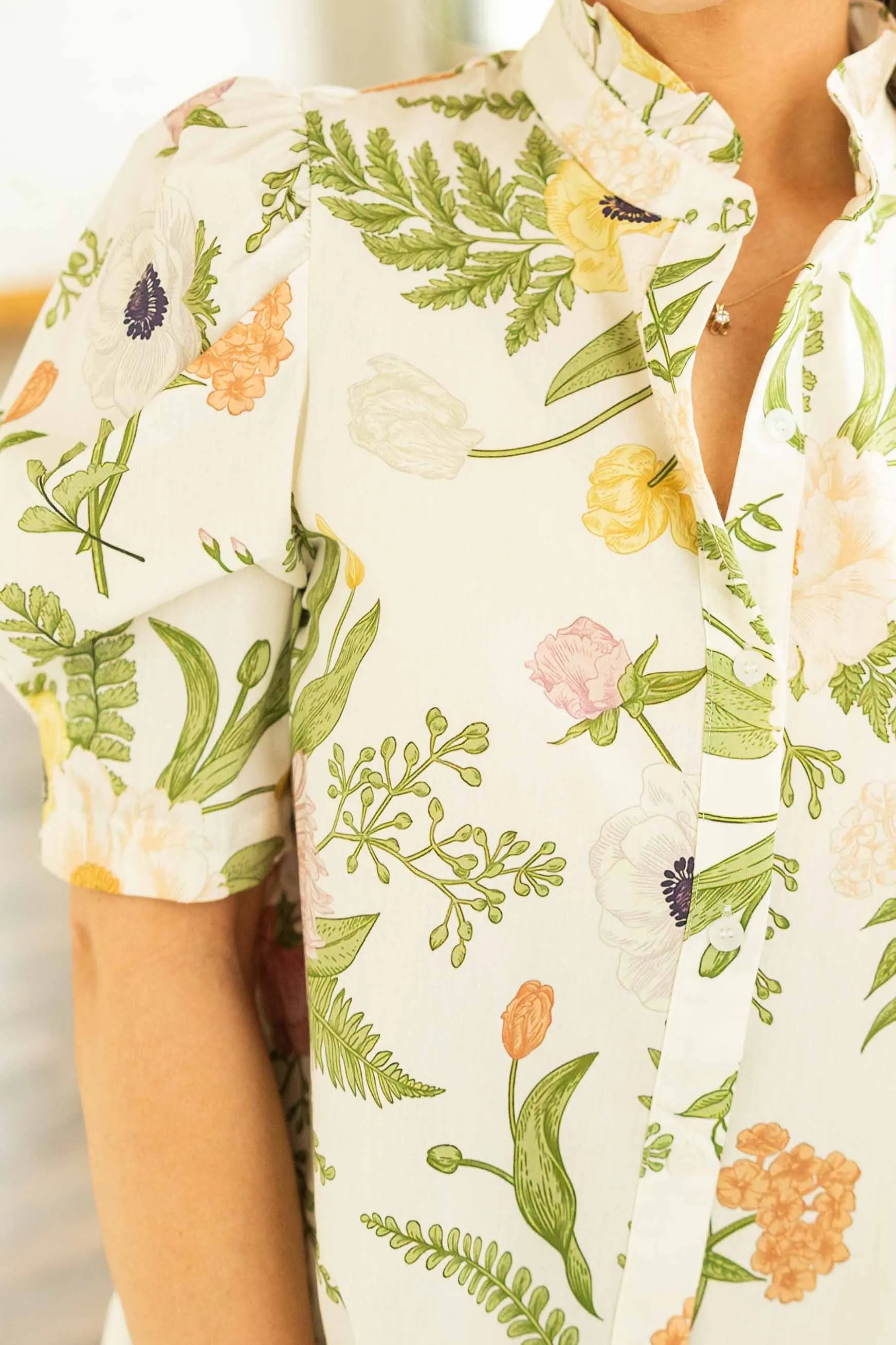 ATHENA FLORAL BUTTON DOWN TOP