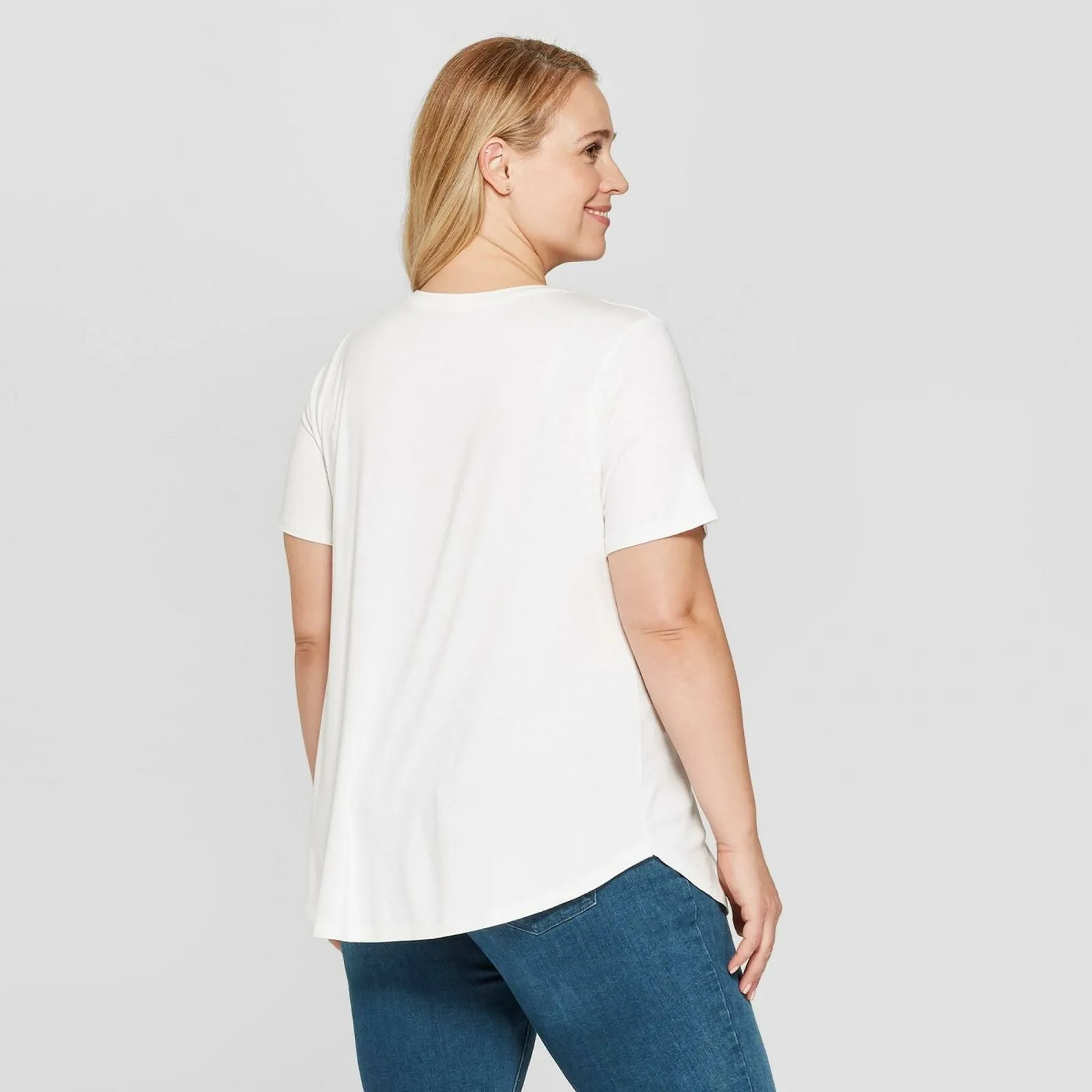 Ava & Viv Women's Plus Size Short Sleeve Scoop Neck Relaxed T-Shirt