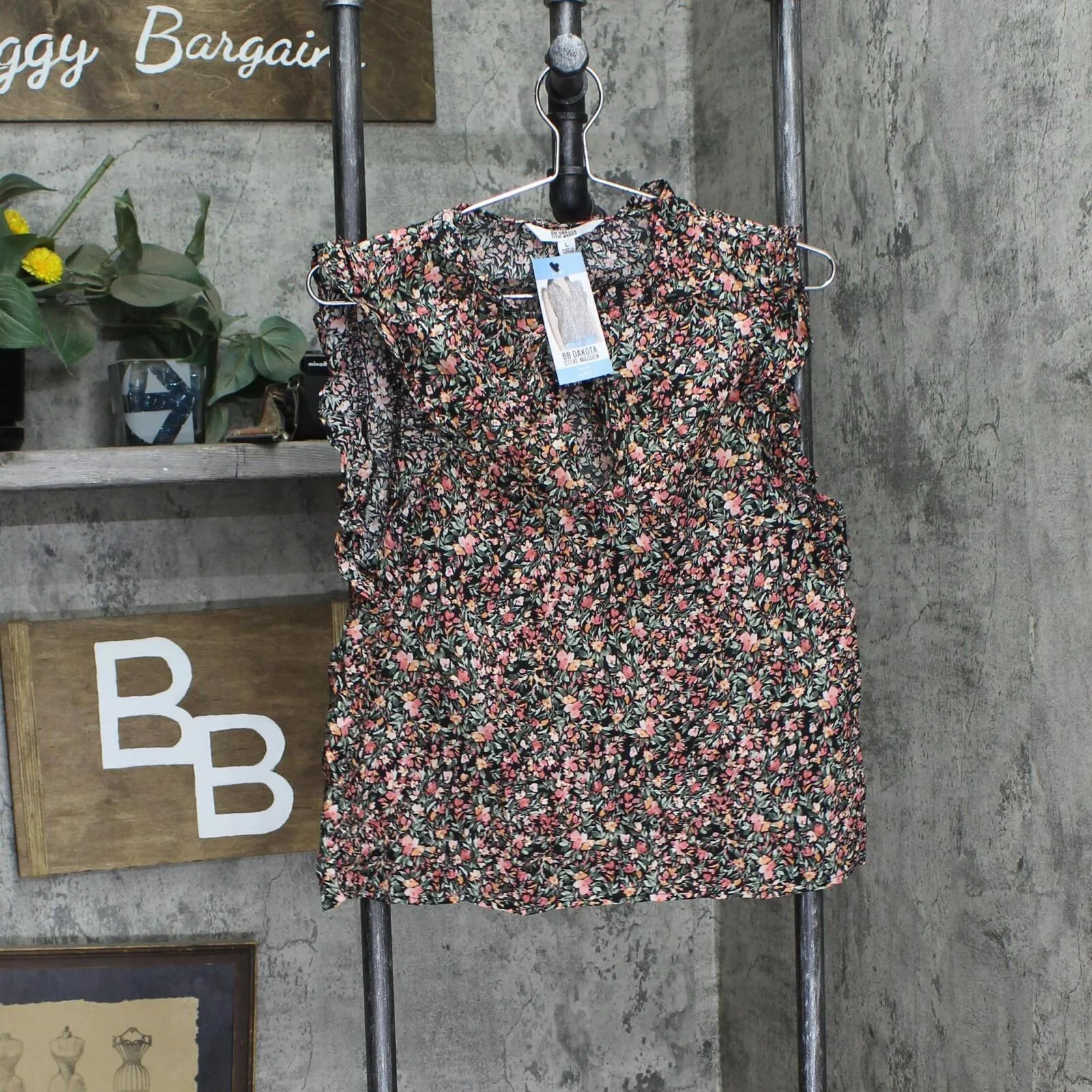 BB Dakota by Steve Madden Ditsy Floral Women's Sleeveless Printed Top BM14433W