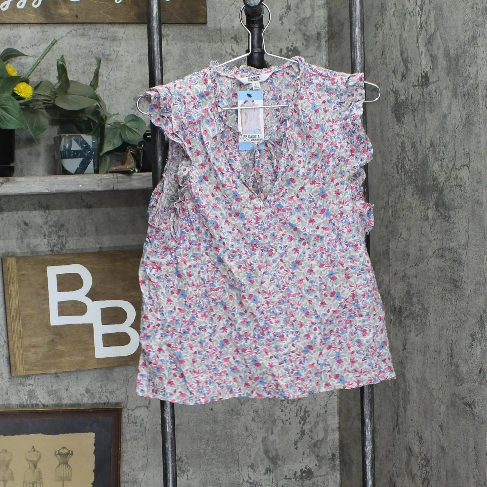 BB Dakota by Steve Madden Ditsy Floral Women's Sleeveless Printed Top BM14433W