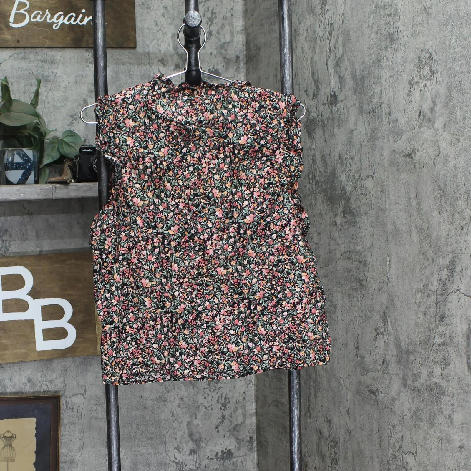 BB Dakota by Steve Madden Ditsy Floral Women's Sleeveless Printed Top BM14433W