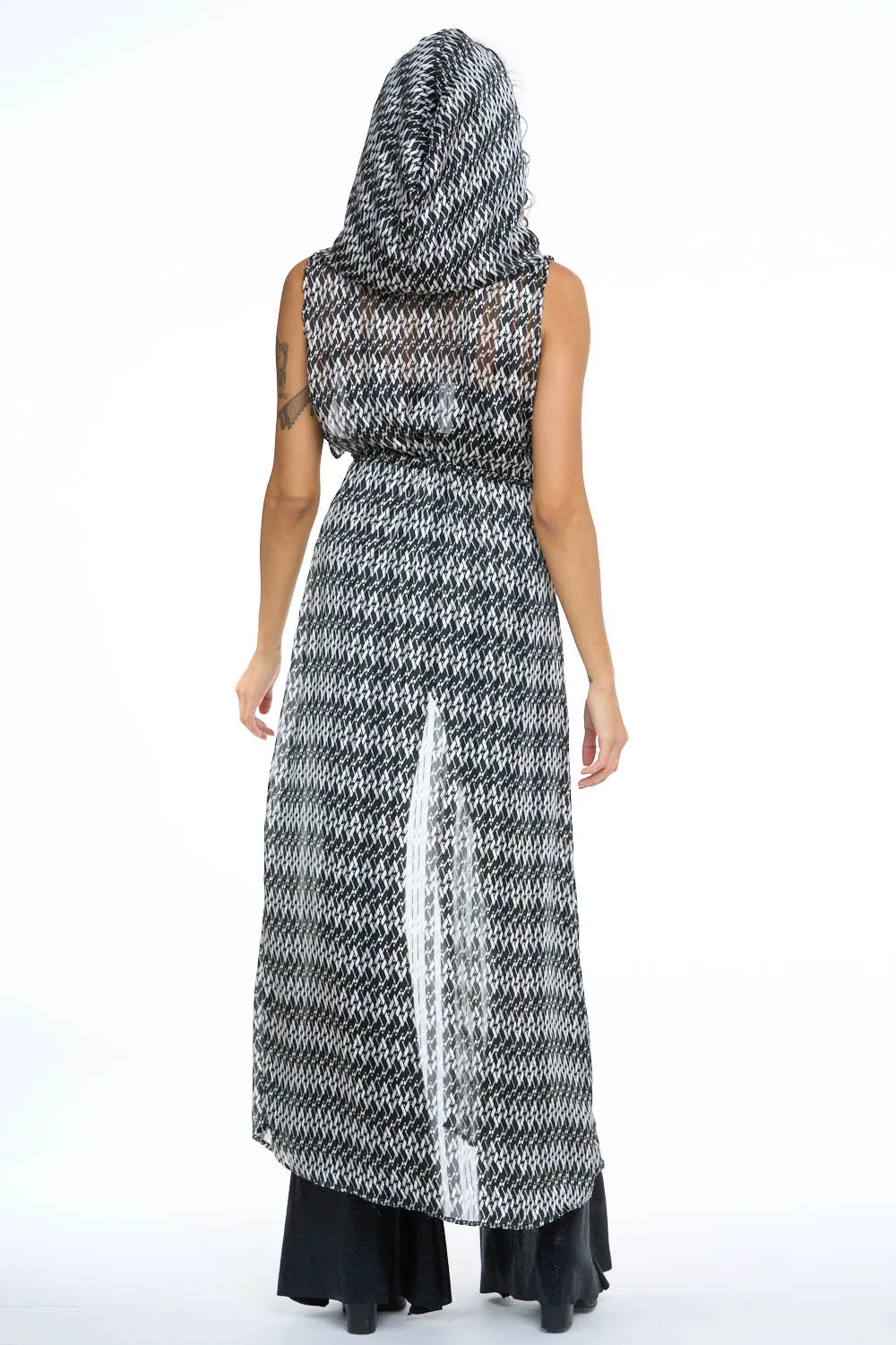 Black & White Mod Print Sleeveless Gemini Leisure Robe