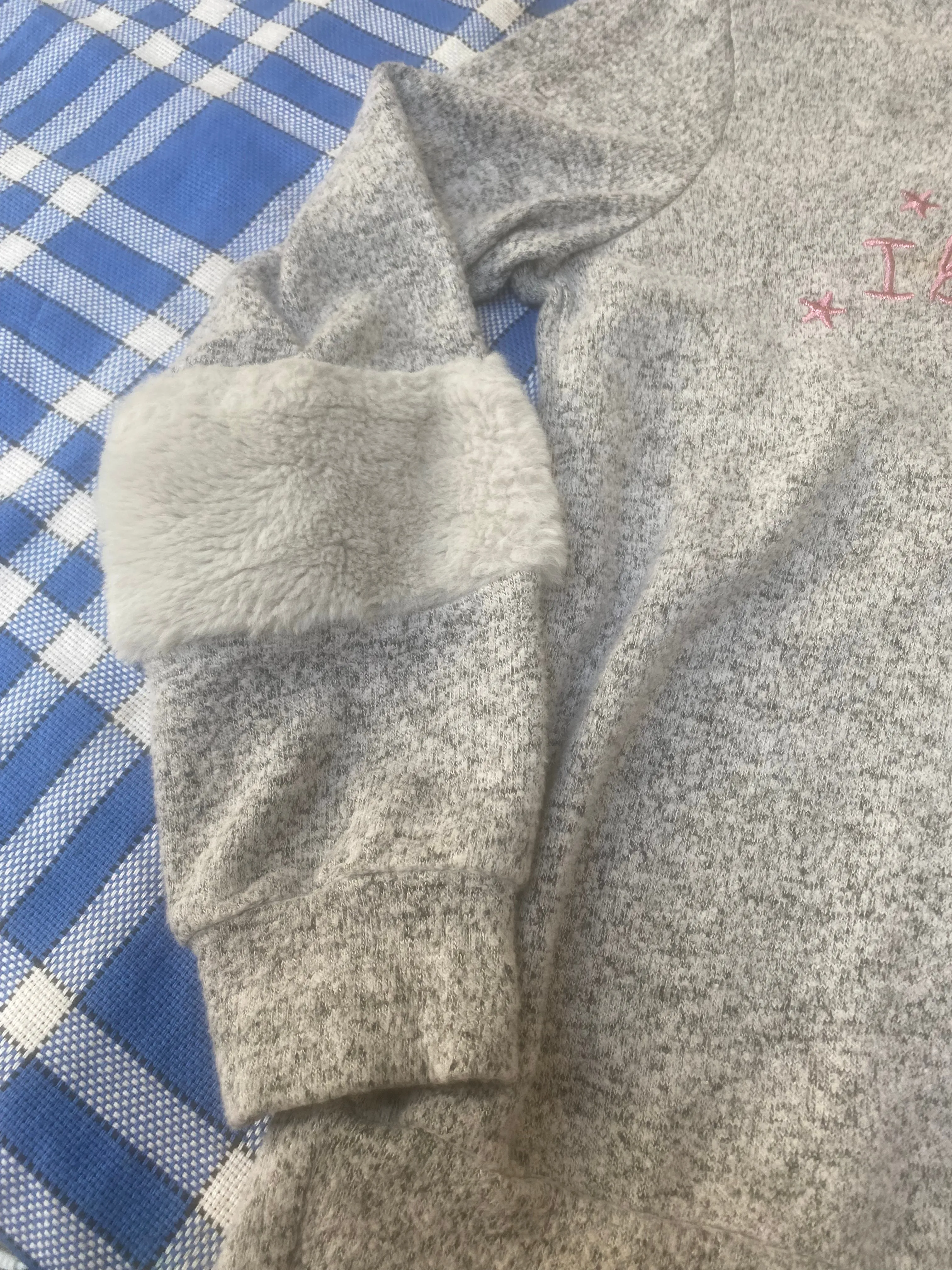 Children grey soft long sleeved top age 8-9 FREE POSTAGE🟢