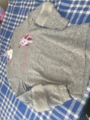 Children grey soft long sleeved top age 8-9 FREE POSTAGE🟢