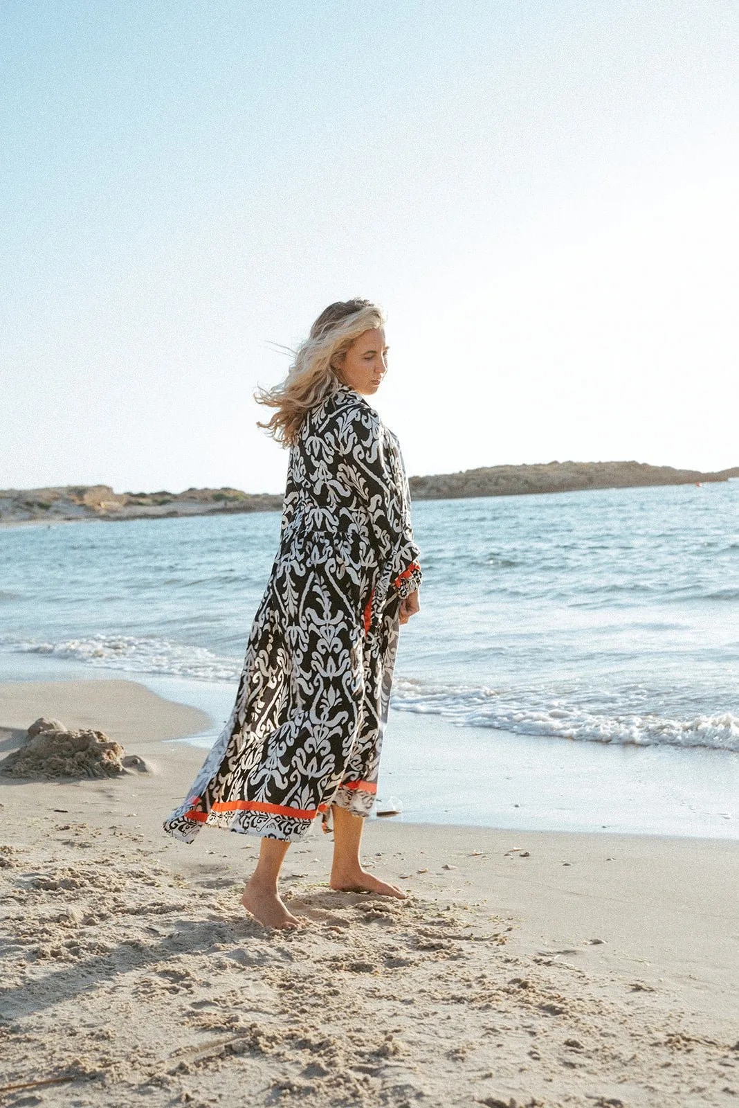 DAHAB KAFTAN Black & White