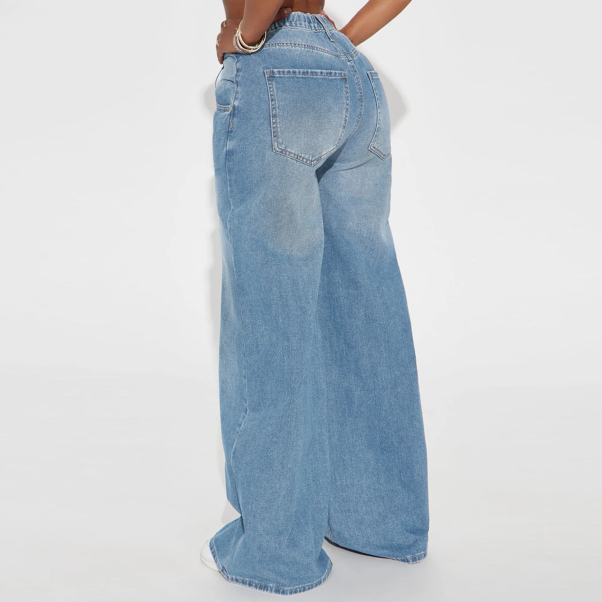 Effortlessly Chic Wide-Leg Denim Pants for a Relaxed, Fashion-Forward Look
