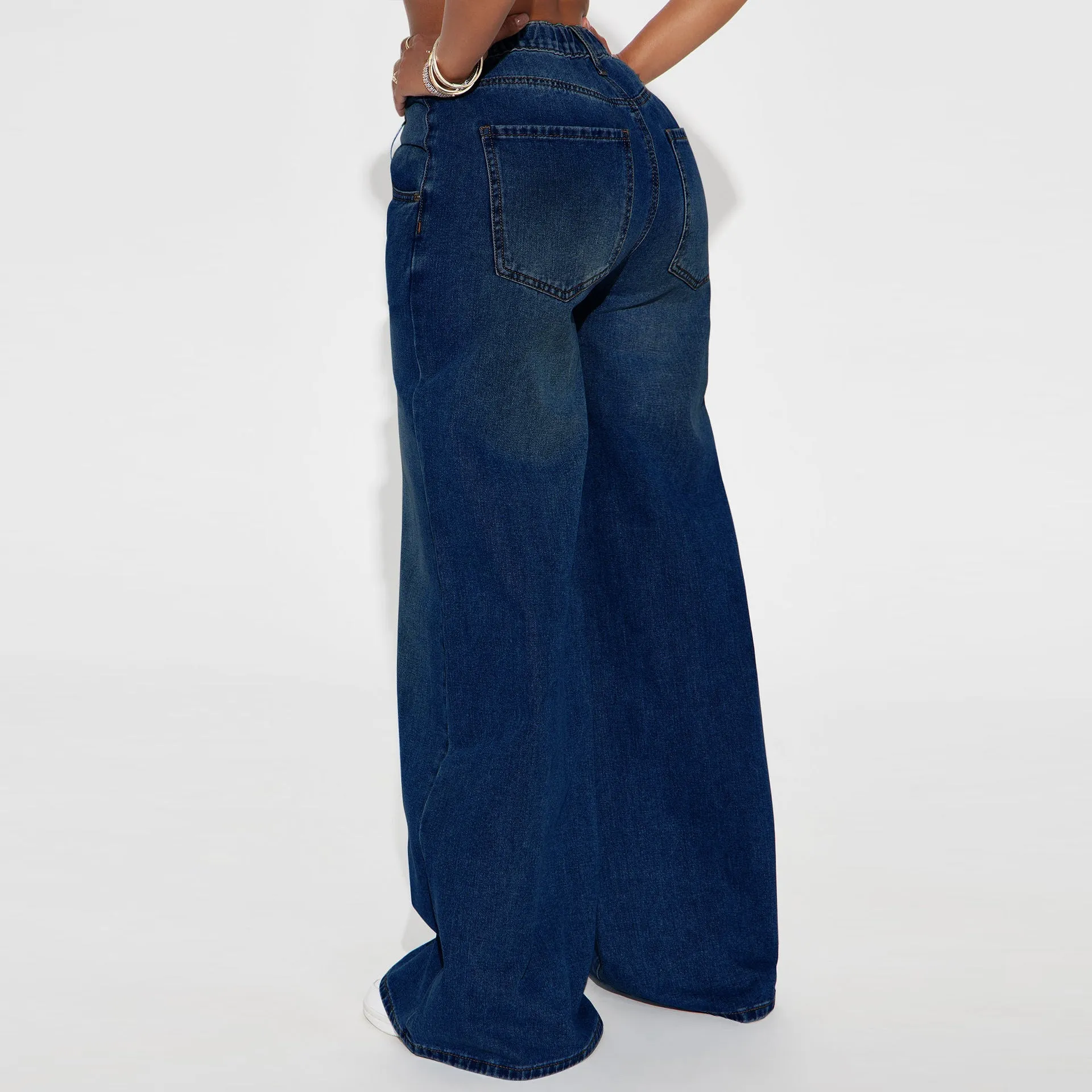 Effortlessly Chic Wide-Leg Denim Pants for a Relaxed, Fashion-Forward Look