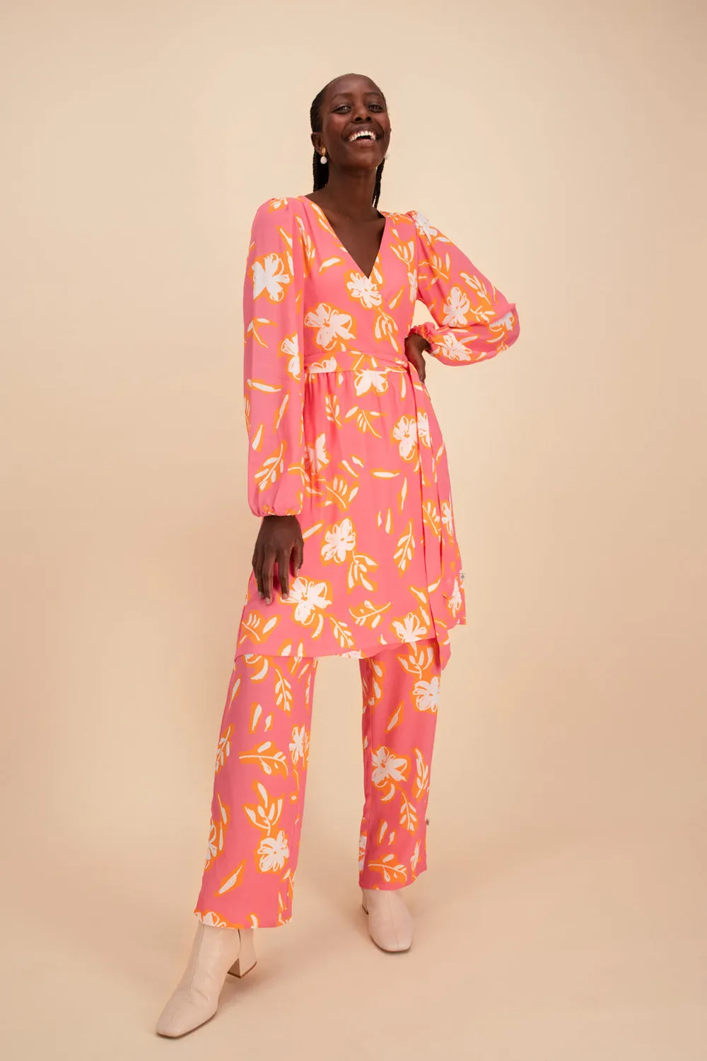 Flowy trousers in candy floral