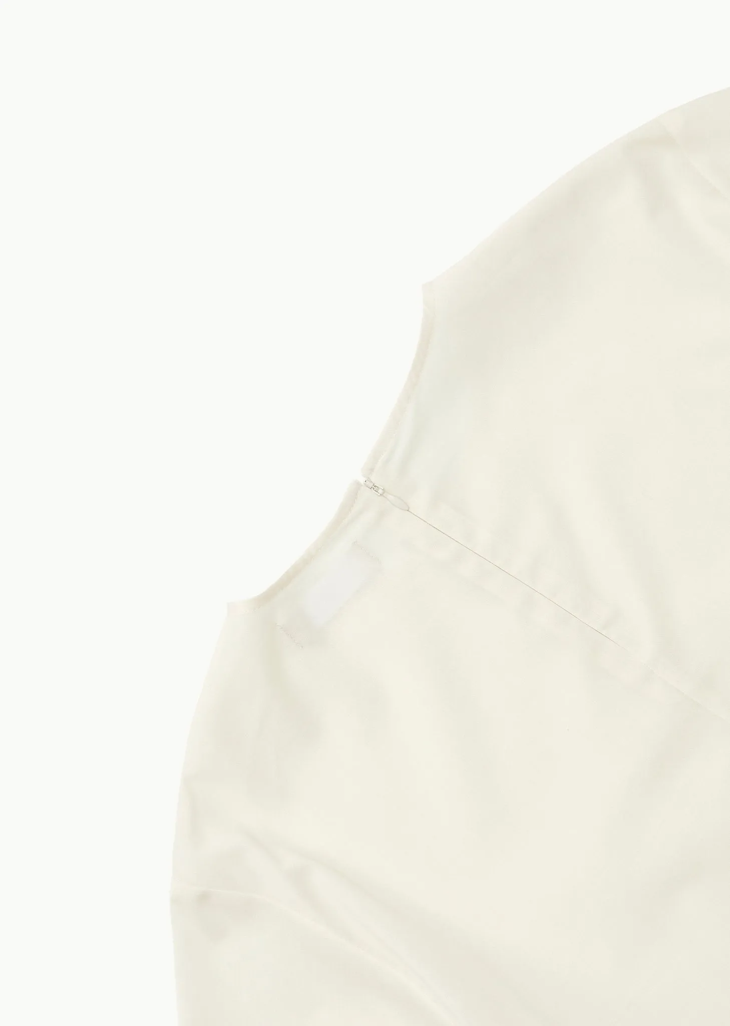 SHORT SLEEVE VOLUME TOP