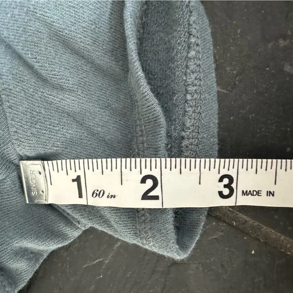 VUORI shorts in EXCELLENT CONDITION! ✨Like NEW✨lots of pockets! Zoom in 4 more: