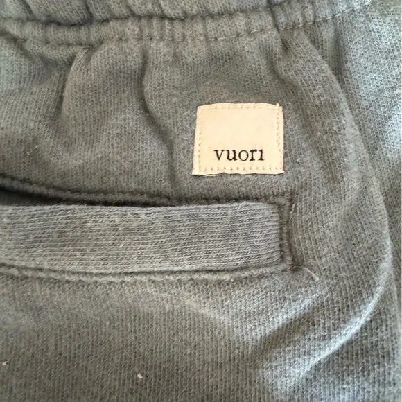 VUORI shorts in EXCELLENT CONDITION! ✨Like NEW✨lots of pockets! Zoom in 4 more: