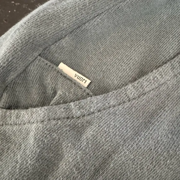 VUORI shorts in EXCELLENT CONDITION! ✨Like NEW✨lots of pockets! Zoom in 4 more: