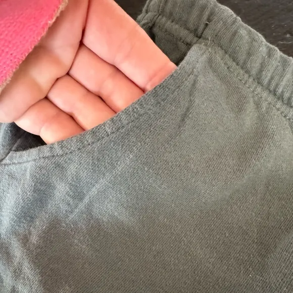 VUORI shorts in EXCELLENT CONDITION! ✨Like NEW✨lots of pockets! Zoom in 4 more: