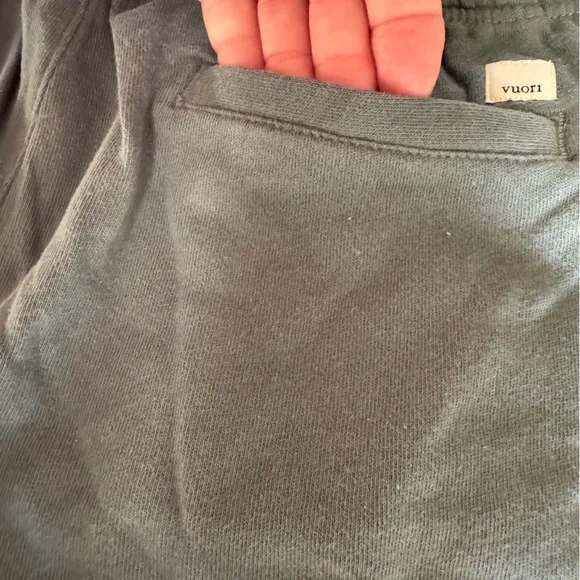 VUORI shorts in EXCELLENT CONDITION! ✨Like NEW✨lots of pockets! Zoom in 4 more: