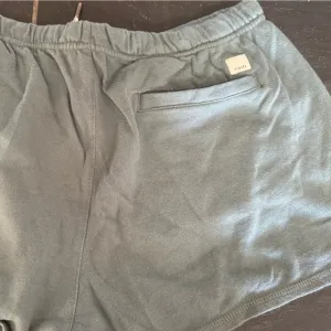 VUORI shorts in EXCELLENT CONDITION! ✨Like NEW✨lots of pockets! Zoom in 4 more: