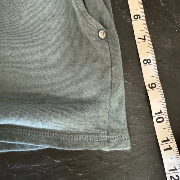 VUORI shorts in EXCELLENT CONDITION! ✨Like NEW✨lots of pockets! Zoom in 4 more: