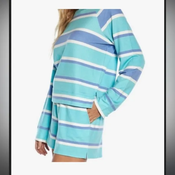 Wildfox lounge set. Shorts with pockets and lounge sleeve top. XL. NWT